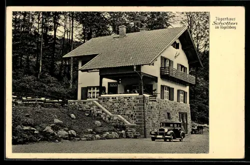 AK Schotten im Vogelsberg, Gasthof Jägerhaus, Ansicht mit Pkw