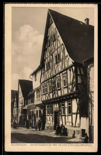 AK Büdingen, Schlossgasse mit altem Fachwerkhaus