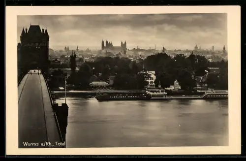AK Worms a /Rh., Totalansicht mit Rheinbrücke und Stadtpanorama
