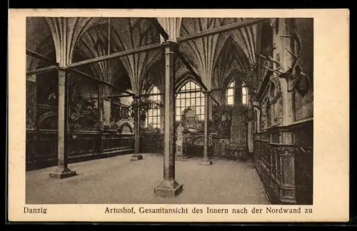 AK Danzig, Artushof, Innenansicht nach der Nordwand zu