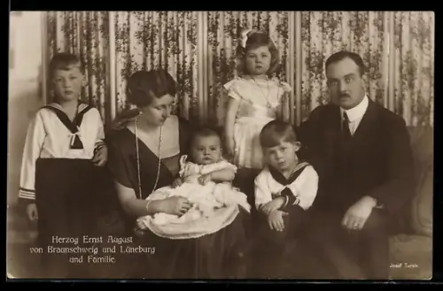 AK Herzog Ernst August von Braunschweig u. Lüneburg mit Familie, Victoria Luise