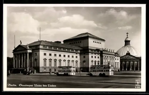 AK Berlin, Staatsoper, Unter den Linden, Doppeldeckerbusse mit Dunlop Werbung