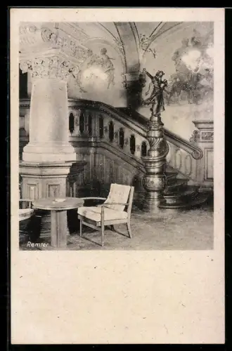 AK Hamburg, PO`s WOS & SERG`s Club NAAFI, Innenansicht mit Treppe und Statue, Remter