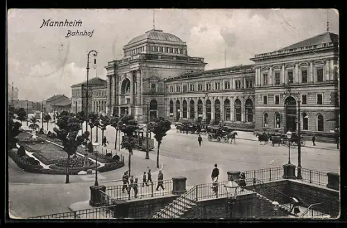 AK Mannheim, Bahnhof mit Vorplatz und Strassenbahn