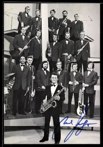 AK Musiker Max Greger und Orchester mit Instrumenten, Autogramm