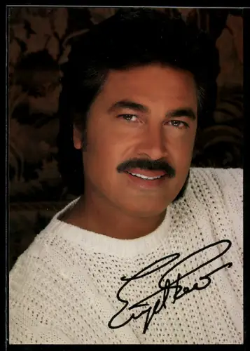 AK Musiker Engelbert im hellen Grobstrickpullover, Autograph