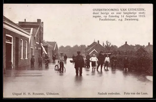AK Uithuizen, Overstrooming 14. Augustus 1915, Parallelstraat z.g. Zwarteweg, Hochwasser