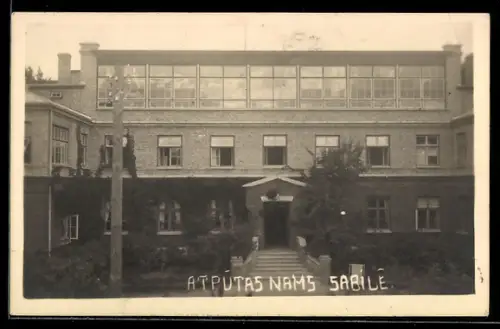 Foto-AK Sabile, Ansicht von Verwaltungsgebäude