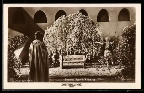 AK Szene in der Siegfried Kriemhild begrüsst aus dem Film Die Nibelungen