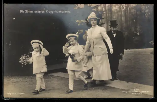 AK Die Söhne des Kronprinzenpaares mit Kindermädchen
