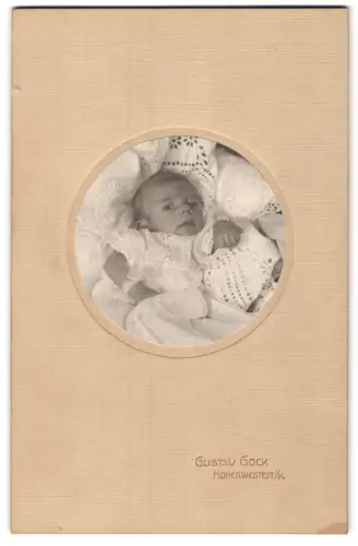 Fotografie Gustav Gock, Hohenwestedt i. H., Neugeborenes in zarter Spitze