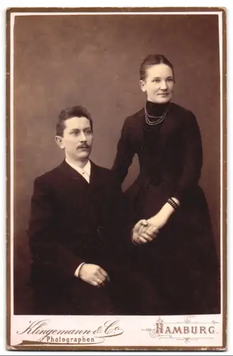 Fotografie Klingemann & Co., Hamburg, Billh. Röhrendamm 76, Paar im Porträt