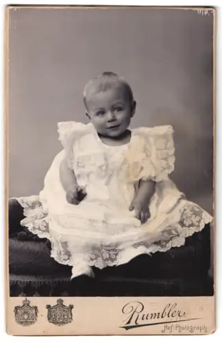 Fotografie Rumbler, Wiesbaden, Wilhelmstrasse 14, Charlie als Kleinkind