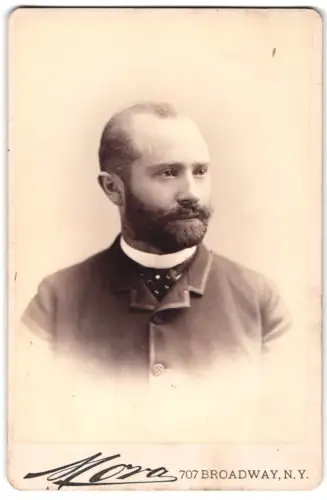 Fotografie Mora, New York, Broadway 707, Albert Giesbach im Jahr 1884