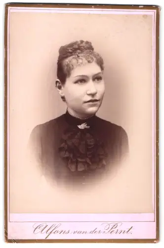 Fotografie Alfons van der Pernt, Wien, Landstrasse Hauptstrasse 86, Luise Wallentin im Porträt