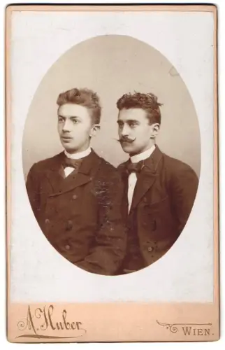 Fotografie A. Huber, Wien, Stock im Eisen-Platz 2, Wolfgang und Alexander im Porträt