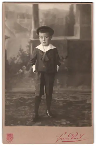 Fotografie Franz Riedl, Wien, Hauptstrasse 89, Willi Ludwig als Kind im Matrosenanzug