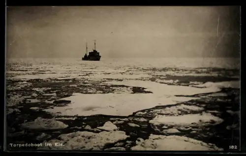 AK Deutsches Torpedoboot in Fahrt zwischen Eisfeldern, Kriegsschiff