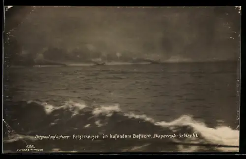 AK Panzerkreuzer im laufenden Gefecht in der Skagerrak-Schlacht 1916, Kriegsschiff