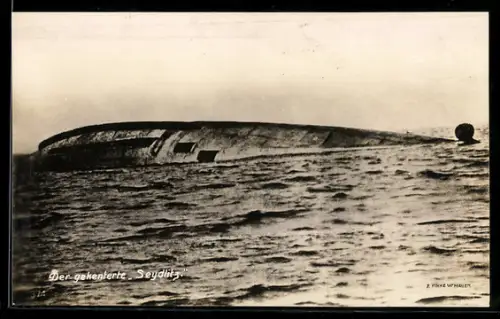 AK Grosser Kreuzer Seydlitz gekentert nach der Selbstversenkung in Scapa Flow am 21.6.1919, Kriegsschiff