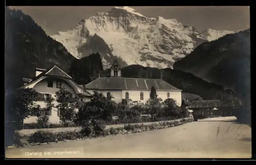 AK Gsteig bei Interlaken, Kirche und Bergkulisse
