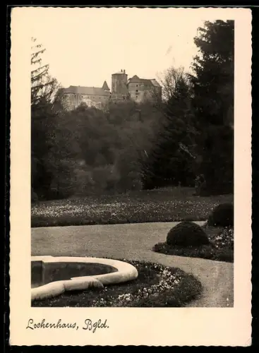 AK Lockenhaus /Bgld., Burg auf Anhöhe, Park mit Brunnen