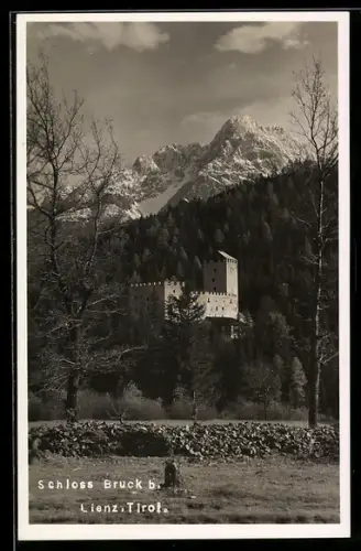 AK Bruck b. Lienz, Schloss vor Gebirgspanorama