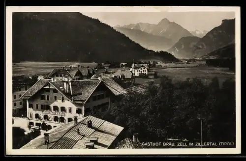AK Zell im Zillertal, Gasthof Bräu, Ortsansicht mit Bergpanorama