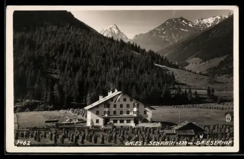 AK Gries im Sellrain, Gasthaus Grieserhof mit Bergpanorama