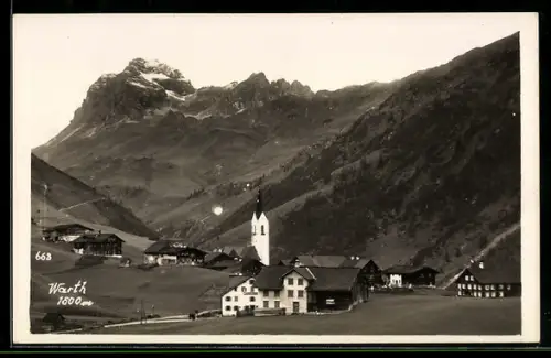 AK Warth, Dorf mit Kirche und Bergpanorama