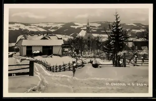 AK St. Corona /N. Ö., Panorama mit Kirche im Schnee