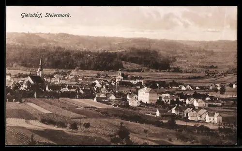 AK Gleisdorf /Steiermark, Panorama mit Ort und Kirche