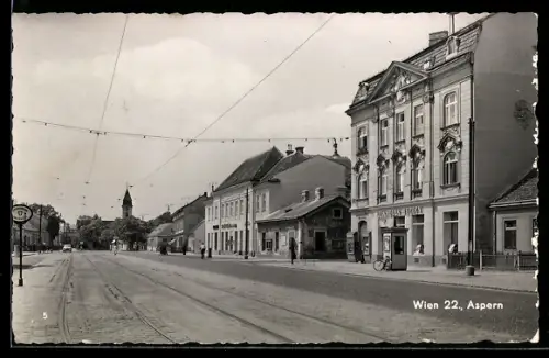 AK Wien, Aspern, Strassenansicht mit Volksbank
