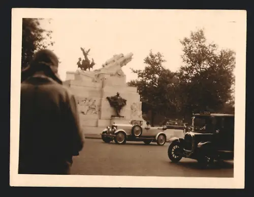 Fotografie unbekannter Fotograf, Ansicht London, Hyde Park Corner, Denkmal Royal Artillery Memorial