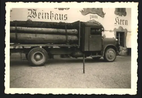 Fotografie Lastwagen Fuhrunternehmen Josef Huber in Achenkirch, LKW vor Gasthaus Weinhaus zum Stern