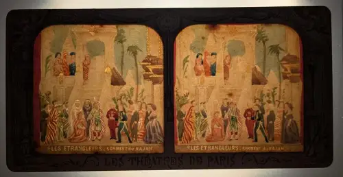 Stereo-Fotografie Adolphe Block, Paris, les Etrangleurs, Serment du Rajah, Halt gegen das Licht / Hold to Light