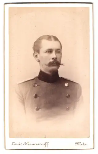 Fotografie Louis Hermestroff, Metz, Priesterstrasse 11, Offizier Snethlage im Uniformrock
