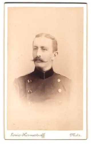 Fotografie Louis Hermestroff, Metz, Priesterstrasse 11, Offizier Sydow im Uniformrock