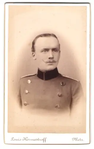 Fotografie Louis Hermestroff, Metz, Priesterstrasse 11, Offizier Becker im Uniformrock