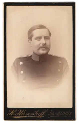 Fotografie H. Hermestroff, Saarlouis, Silberherzstrasse 11, Offizier Iltgen im Überrock
