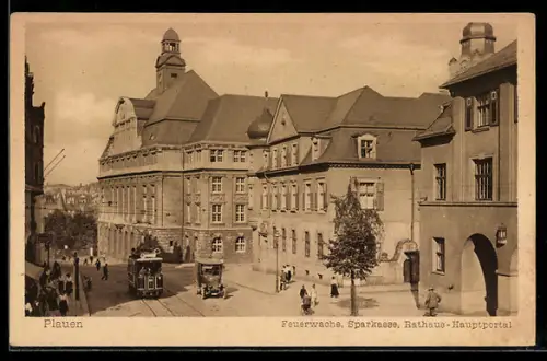 AK Plauen, Strassenbahn an der Feuerwache, Strassenpartie mit Sparkasse und Rathaus-Hauptportal