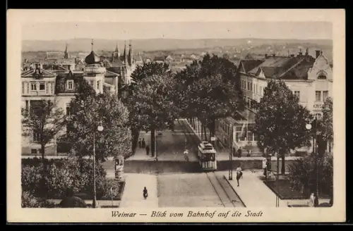 AK Weimar, Blick vom Bahnhof auf die Stadt, eine Strassenbahn auf der Strasse