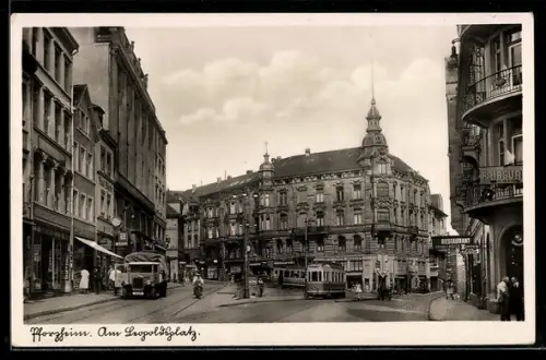 AK Pforzheim, Leopoldplatz mit Restaurant und Strassenbahn