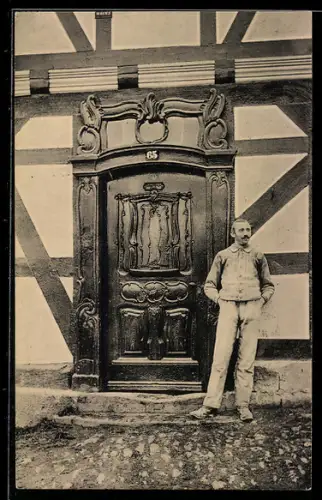 AK Lauterbach, Alte Haustür Nr. 12, Mann an der Tür, Am Wörth 65