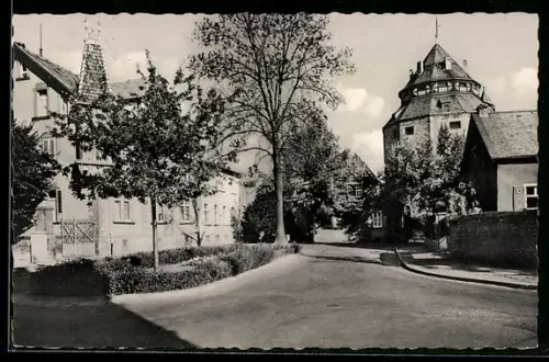 AK Alzey /Rhh., Am Schillerplatz, Strassenansicht mit Turm