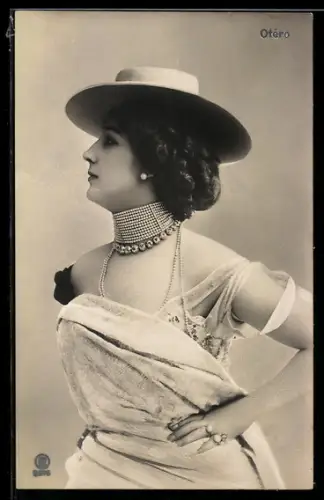 Foto-AK Atelier Reutlinger, Paris, Schauspielerin Otero mit Hut
