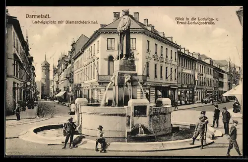 AK Darmstadt, Ludwigsplatz mit Bismarckdenkmal, Blick in die Ludwig- und Ernst-Ludwigstrasse