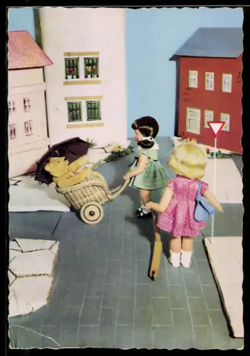 AK Käthe-Kruse-Puppen, Mädchen mit Teddy