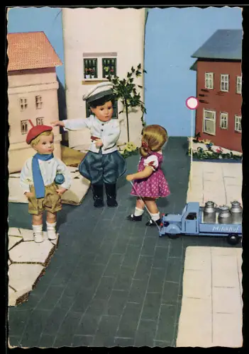 AK Käthe Kruse-Puppen, Polizist regelt den Verkehr