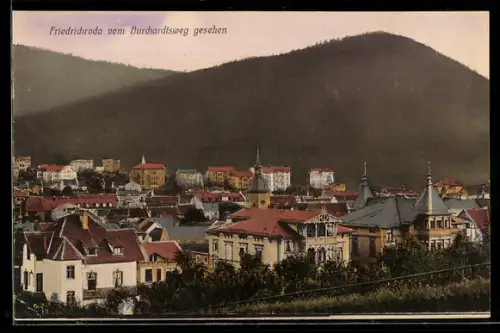 AK Friedrichroda, Vom Burkhardsweg gesehen, Ortsansicht, Berge